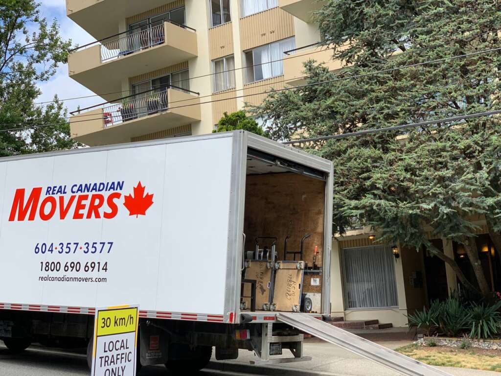 Profesional Real Canadian Movers